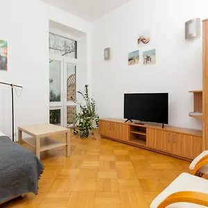 https://downtown-studio-apartment-by-the-park-by-renters.warsawhotelspoland.com