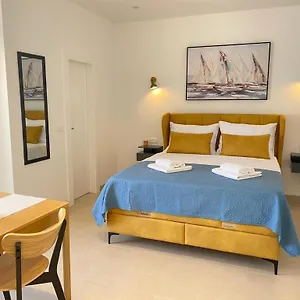 https://apartmani-21220.hotels-in-trogir.com