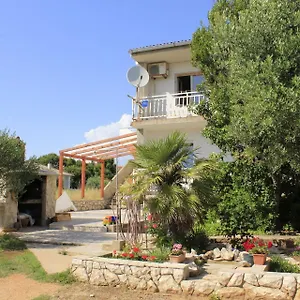 https://apartments-branko-povljana.hotelinzadar.com